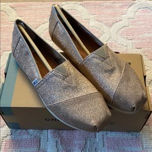 Toms Classic Rose Gold Glimmer slip on shoes 8 NWT